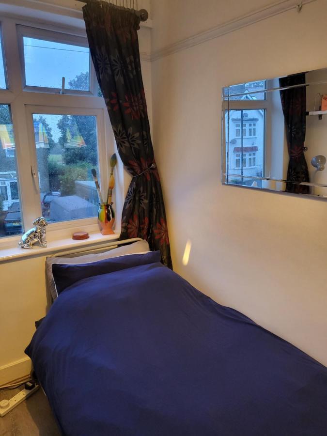 Very Bright & Cosy Little Bedroom Séjour chez l'habitant *